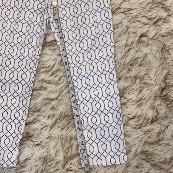 Chico’s The So Slimming Girlfriend Crop Jeans Blue Geometric Print Size 00 - Picture 9 of 11